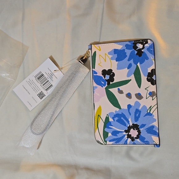 kate spade Handbags - Kate Spade of New York Lucy Floral Small L-Zip Wristlet - NWT